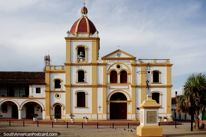 Igreja em Mompos - Templo de Maria Nuestra Señora en su Inmaculada Concepcion (1540). (720x480px). Colômbia, América do Sul.