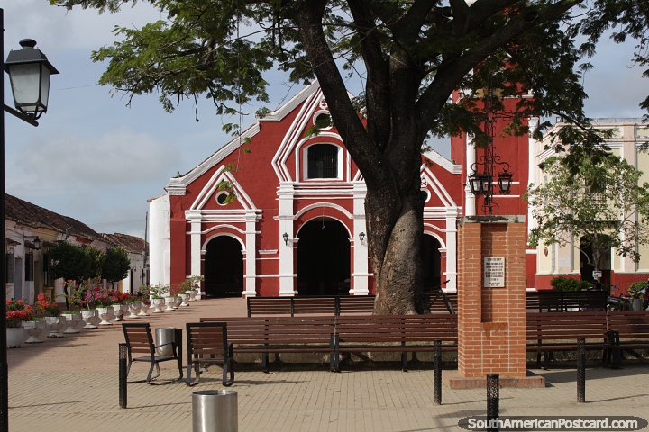 Iglesia de San Francisco de Asis (1580) en Mompos, una de varias iglesias históricas. (720x480px). Colombia, Sudamerica.