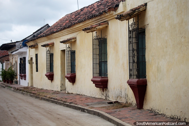 As ruas de Mompos permaneceram intactas desde 1600 com edifícios e fachadas bem conservadas. (720x480px). Colômbia, América do Sul.