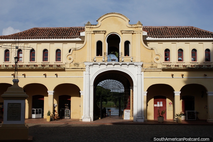 Old Market in Mompos, one side faces the square, the other faces the river, nice antique building. (720x480px). Colombia, South America.