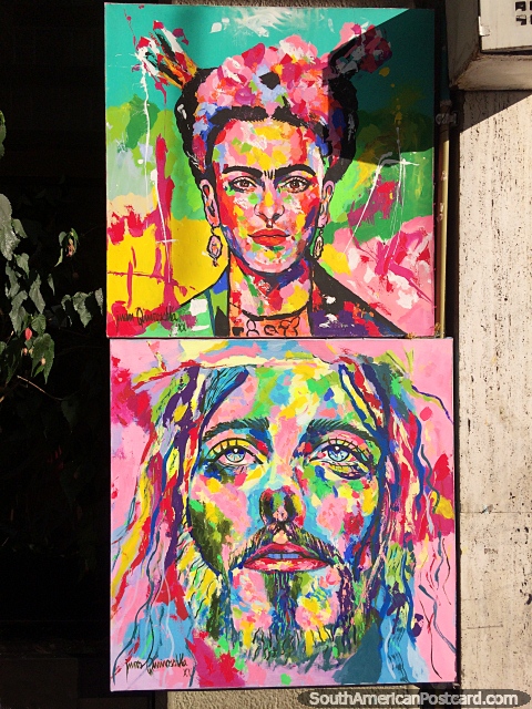 Pinturas de 2 rostos conhecidos em uma incrível variedade de cores, à venda em Bogotá. (480x640px). Colômbia, América do Sul.