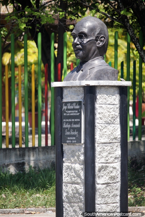 Jorge Villamil Cordovez (1929-2010), compositor, busto en Neiva, el centro de música lleva su nombre. (480x720px). Colombia, Sudamerica.