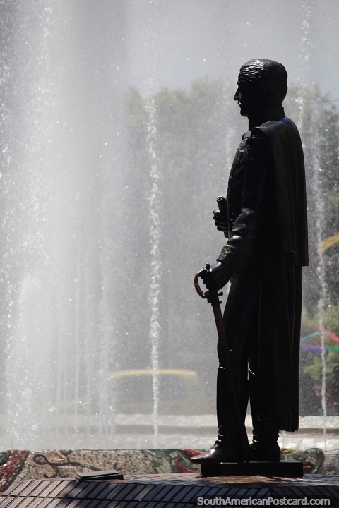Statue of military leader Santander and the large fountain at the park in Neiva. (480x720px). Colombia, South America.