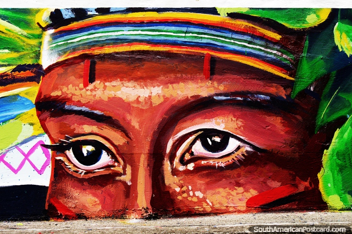 Hombre indgena con una diadema con los colores del arco iris, arte callejero en San Agustn. (720x480px). Colombia, Sudamerica.