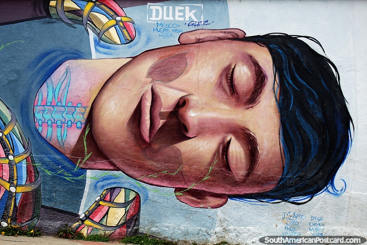 Hermano gemelo de la dama de la foto anterior, arte callejero en Pamplona. (720x480px). Colombia, Sudamerica.