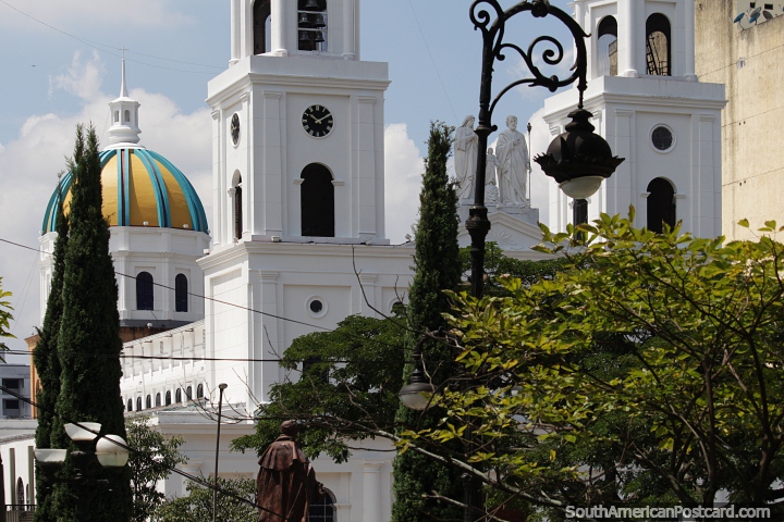 Catedral Metropolitana de la Sagrada Familia (1898), a catedral de Bucaramanga. (720x480px). Colmbia, Amrica do Sul.