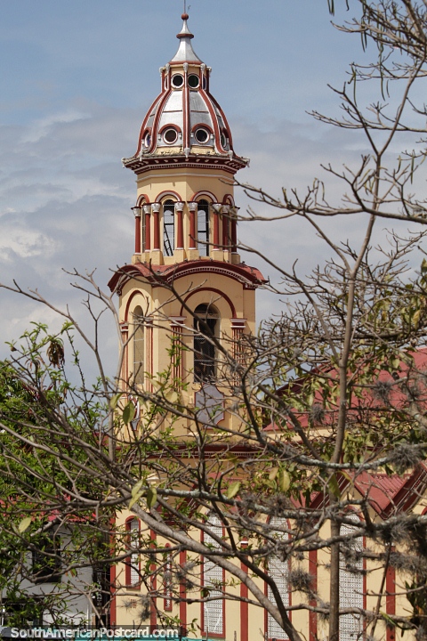 Catedral de Nossa Senhora das Neves em Velez. (480x720px). Colmbia, Amrica do Sul.