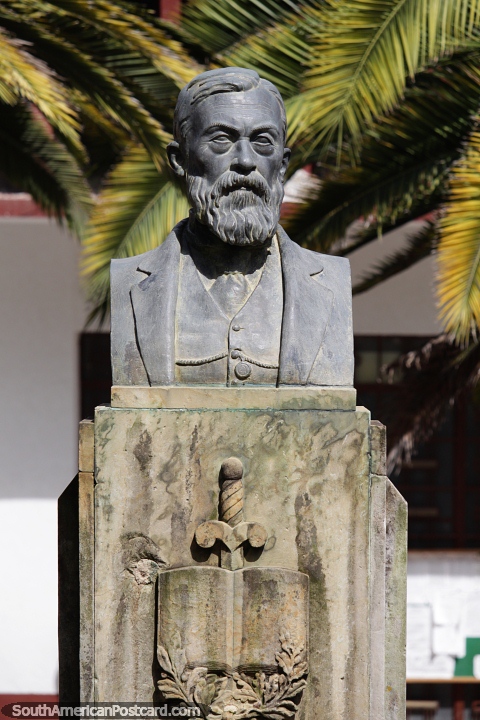 Eusebio Morales, an important man, bust in Velez. (480x720px). Colombia, South America.