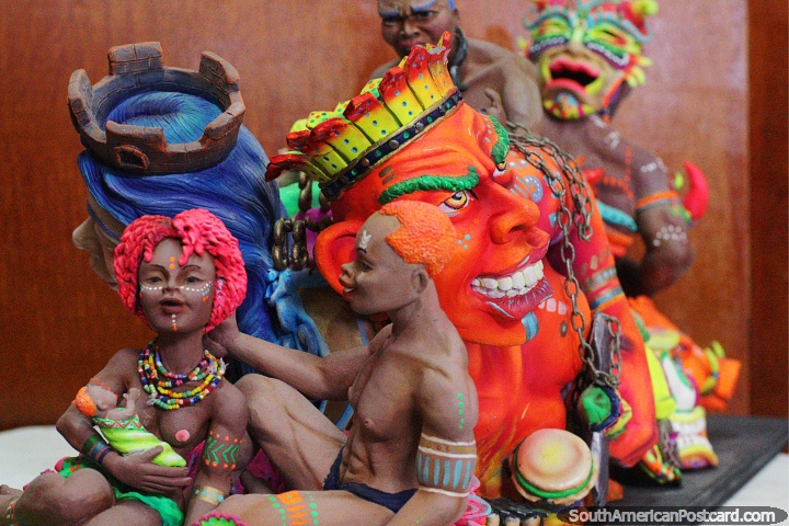 Pequea muestra de personajes locos y divertidos en el museo del carnaval de Pasto. (720x480px). Colombia, Sudamerica.