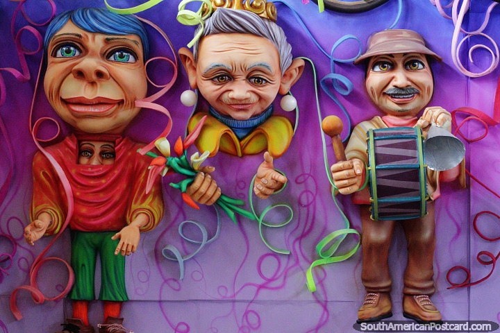 Muito detalhe nesses personagens tridimensionais com tambores, flores e roupas lindas, o museu do carnaval, Pasto. (720x480px). Colmbia, Amrica do Sul.