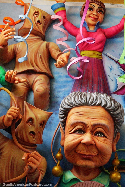 Algunas figuras con mscaras, paredes cubiertas con personajes del carnaval de Pasto. (480x720px). Colombia, Sudamerica.