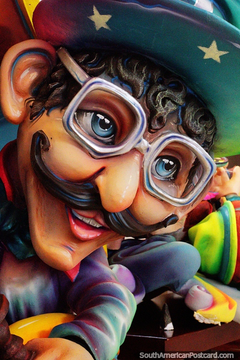 Personaje con grandes vasos y bigote, el museo del carnaval, Pasto. (480x720px). Colombia, Sudamerica.