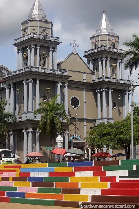 Catedral de San Francisco de Ass en Quibd, construida entre 1945 y 1977. (480x720px). Colombia, Sudamerica.