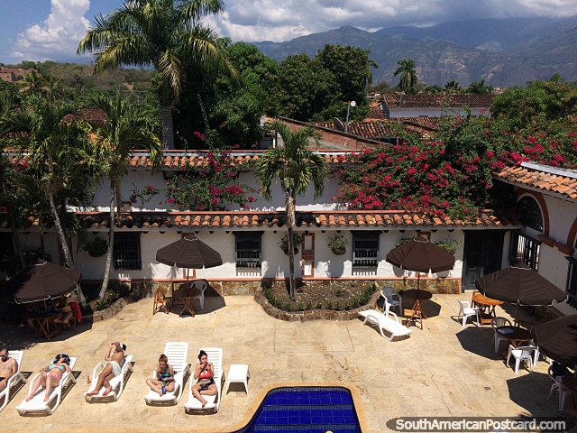 Santa Fe de Antioquia donde el clima es caluroso y se puede tomar el sol y nadar en una alberca. (640x480px). Colombia, Sudamerica.