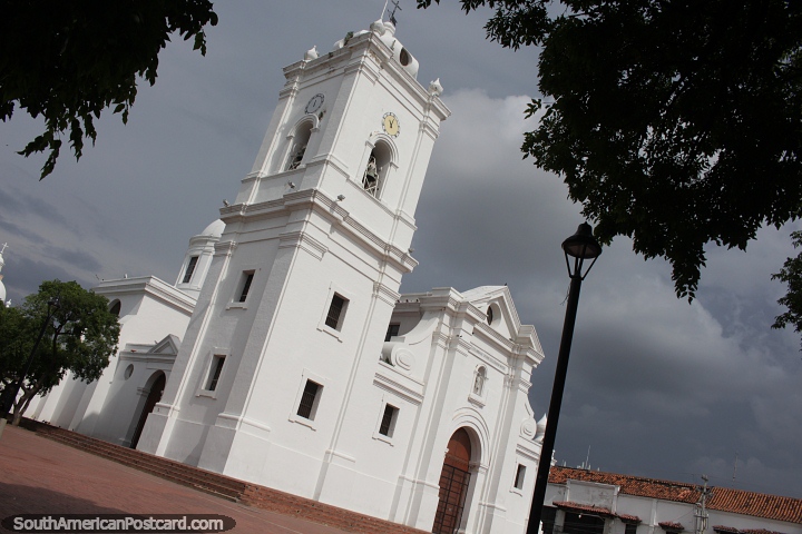 Catedral de Santa Marta, construída na década de 1760. (720x480px). Colômbia, América do Sul.