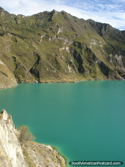 Visão de Lagoa Quilotoa. (480x640px). Equador, América do Sul.