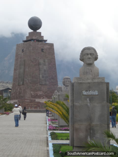 Estatua de Jorge Juan V Santacilia en Mitad del Mundo. (480x640px). Ecuador, Sudamerica.