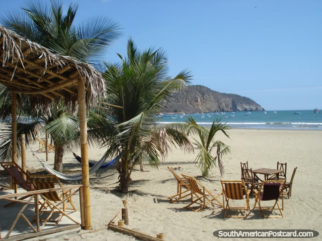 Praia de Porto Lopez, ponha-se em redes para dormir abaixo de palmeiras. (640x480px). Equador, Amrica do Sul.