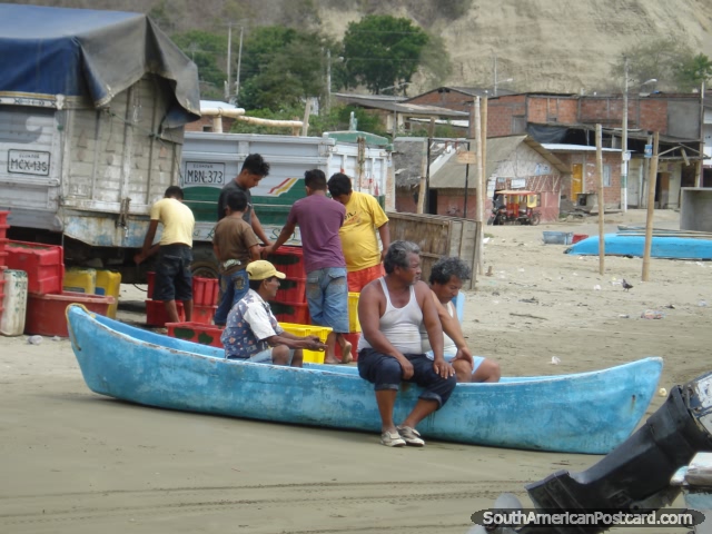 Pescadores de Porto Lopez pronto para um trabalho de dias. (640x480px). Equador, América do Sul.