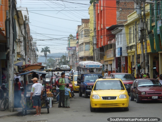 Una calle central ocupada en Portoviejo. (640x480px). Ecuador, Sudamerica.