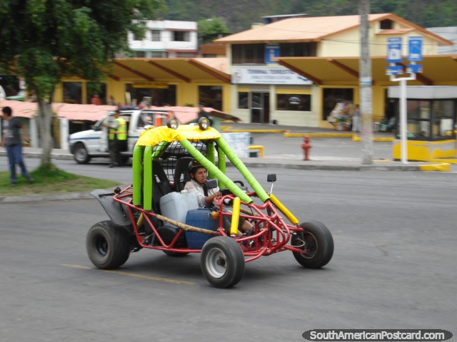 Alugue um carrinho de beb em Ba grande de evitar um vulco ativo em. (640x480px). Equador, Amrica do Sul.