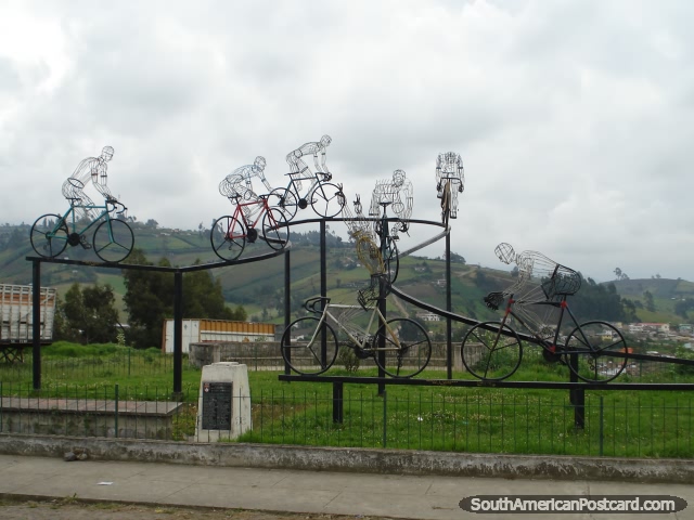 Monumento de bicicletas perto de Montufar. (640x480px). Equador, Amrica do Sul.