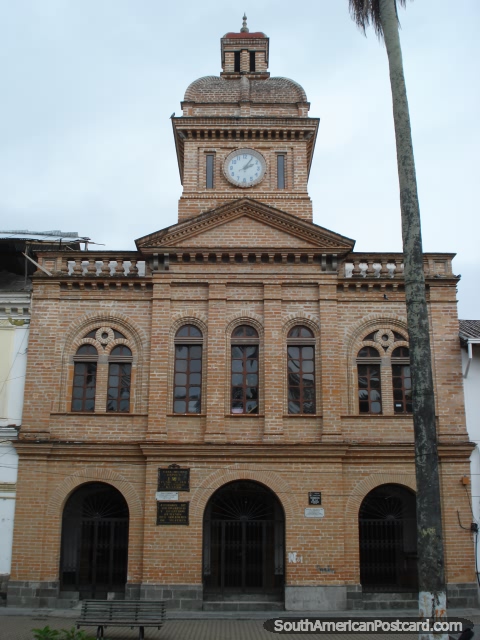 O Torreon, a torre de Ibarra, relgio e museu. (480x640px). Equador, Amrica do Sul.