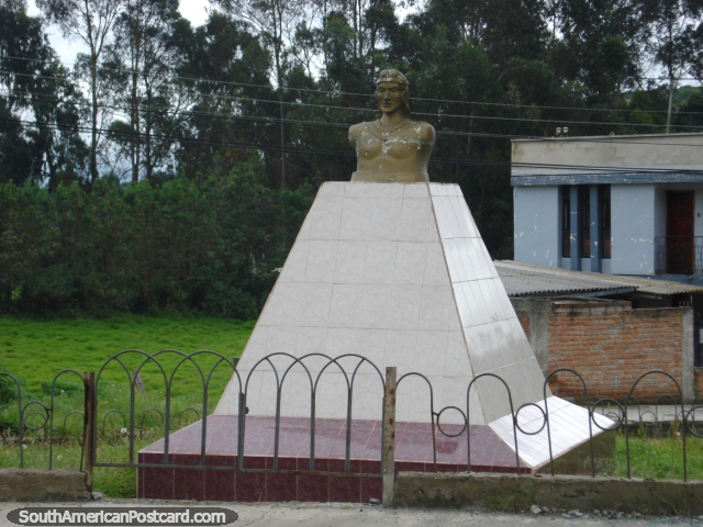 Uma estátua ao lado do caminho em Tulcan. (640x480px). Equador, América do Sul.