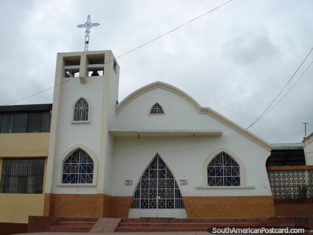 Igreja no caminho em Tulcan. (640x480px). Equador, América do Sul.
