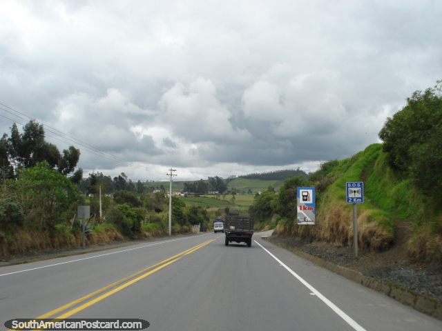 The road out of Tulcan to Colombia. (640x480px). Ecuador, South America.