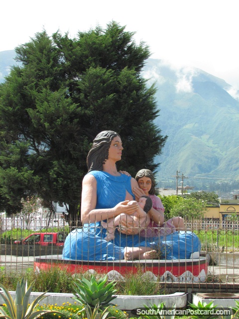 Monument in Ibarra, mother, daughter and baby. (480x640px). Ecuador, South America.