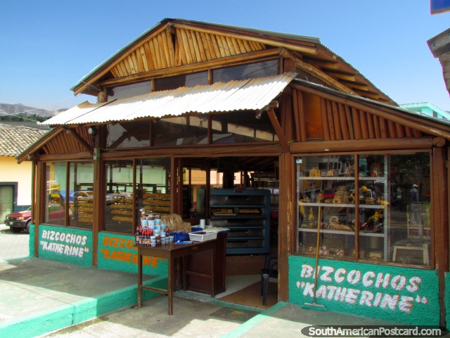 Visité a Bizcochos Katherine en Cayambe. El horno azul dentro de la puerta. (640x480px). Ecuador, Sudamerica.