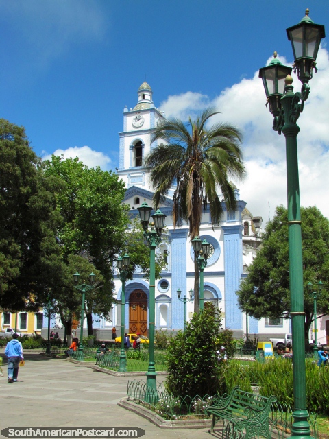 Parque 23 de Julio Central em Cayambe. (480x640px). Equador, América do Sul.
