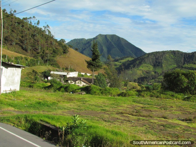 The green countryside between Quito and Mindo. (640x480px). Ecuador, South America.