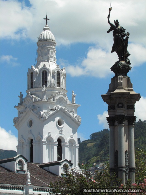 Church and monument in Plaza de la Independencia in Quito. (480x640px). Ecuador, South America.