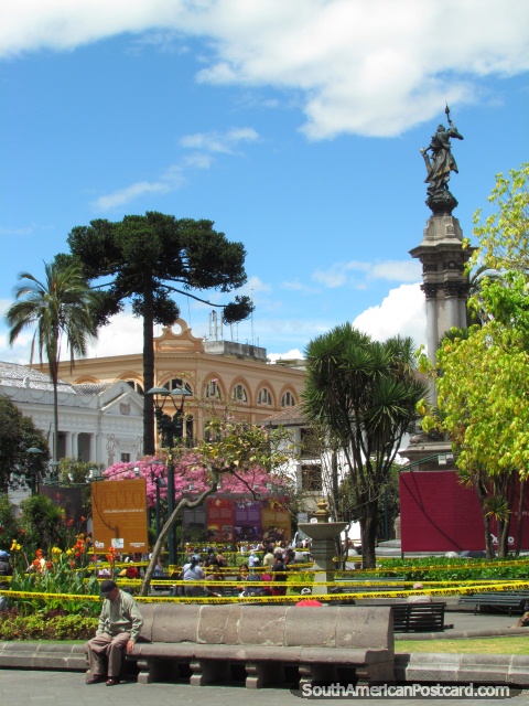 Praa da Independencia, Quitos praa pblica principal em rea histrica. (480x640px). Equador, Amrica do Sul.