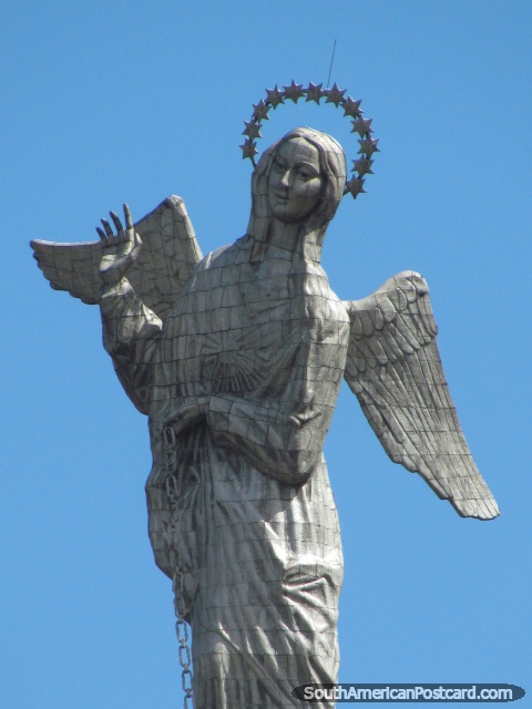 Monumento de La Virgen de Quito en la colina de Panecillo. (480x640px). Ecuador, Sudamerica.