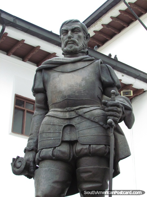 Estatua del conquistador Espaol Sebastian de Belalcazar en Quito. (480x640px). Ecuador, Sudamerica.