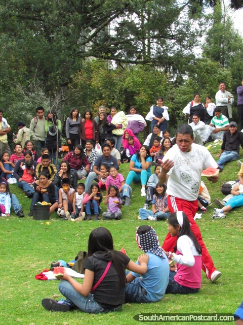Entertainment for kids in Quito park El Ejido. (480x640px). Ecuador, South America.