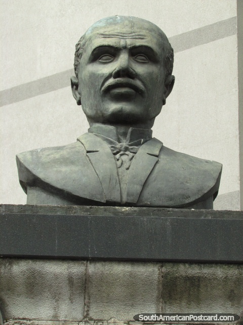 Monumento do presidente Gabriel Garcia Moreno em Quito Nova Cidade. (480x640px). Equador, Amrica do Sul.