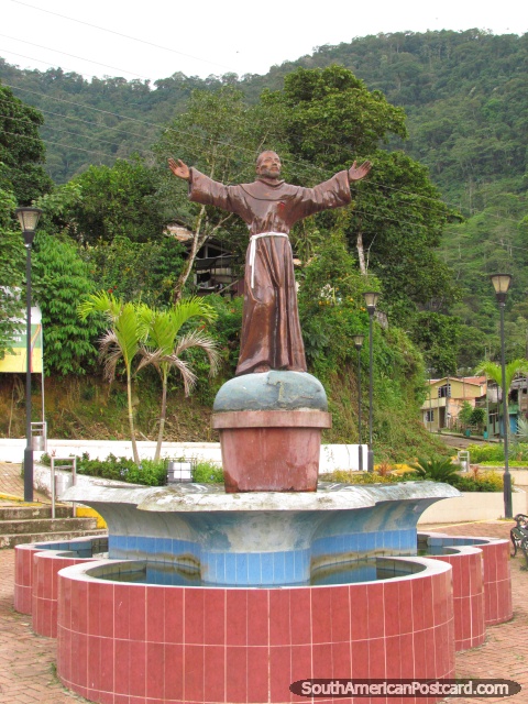 Parque São Francisco e monumento de água na Zamora. (480x640px). Equador, América do Sul.