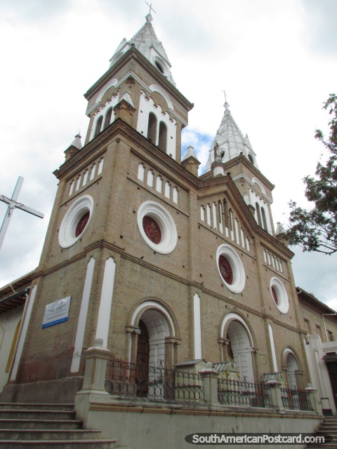 Iglesia de Santo Domingo en Loja. (480x640px). Ecuador, Sudamerica.