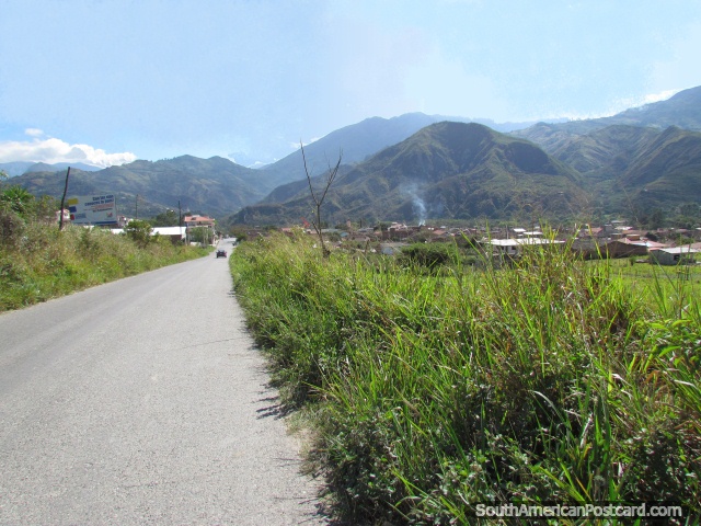 O caminho abaixo a Vilcabamba a direita. (640x480px). Equador, América do Sul.