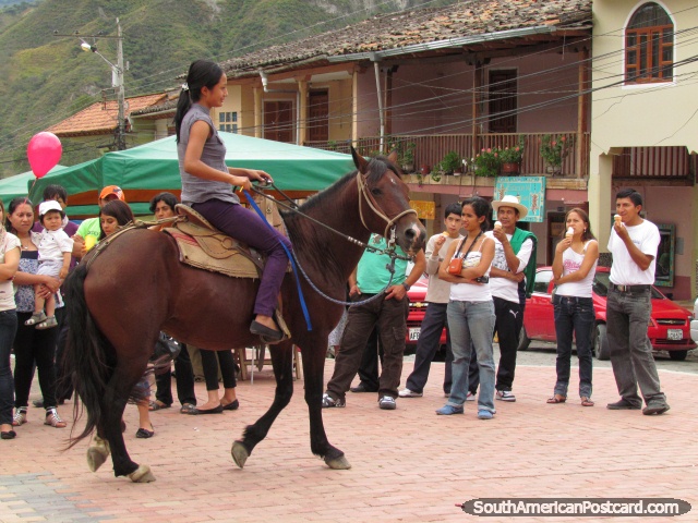 Divertimento de festival e jogos de cavalo em Vilcabamba. (640x480px). Equador, Amrica do Sul.