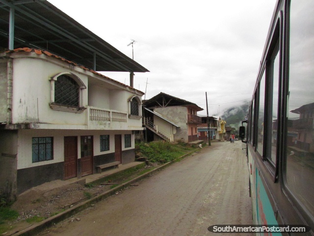 La avenida central de sur de Valladolid de Vilcabamba. (640x480px). Ecuador, Sudamerica.