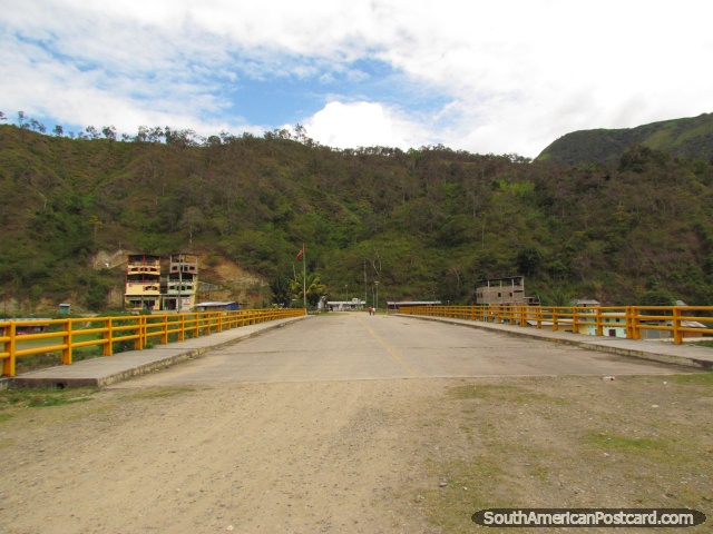 The border bridge from Pucapamba in Ecuador to La Balza in Peru. (640x480px). Ecuador, South America.