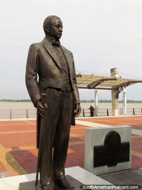 Former president - Juan de Dios Martinez Mera (1875-1955), statue at the Malecon, Guayaquil. (480x640px). Ecuador, South America.
