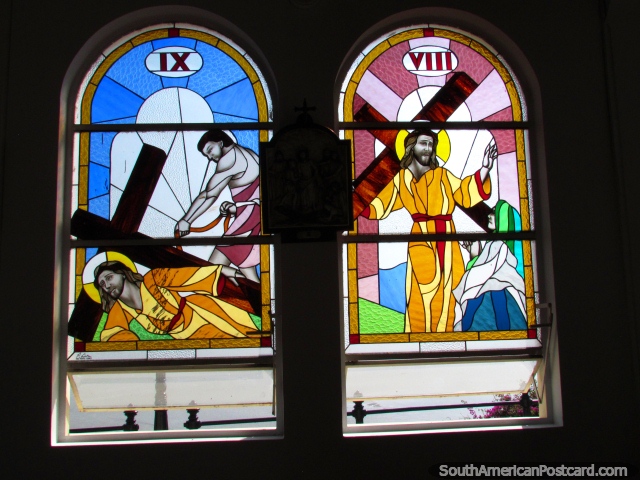 Janelas de vidro manchadas que representam Jesus na igreja em cima de colina de Santa Ana, Guayaquil. (640x480px). Equador, Amrica do Sul.