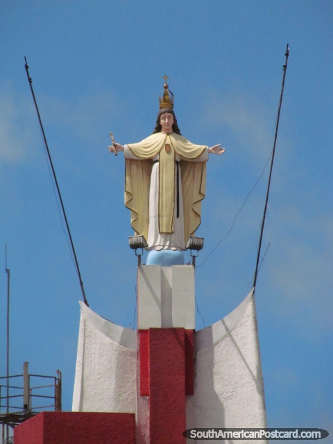Virgen do Calvario, monumento no miradouro em Latacunga. (480x640px). Equador, Amrica do Sul.