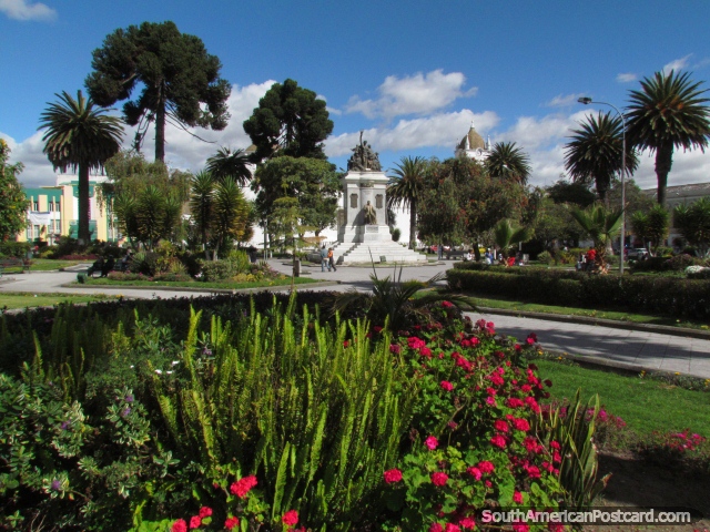 The beautiful gardens at Parque Vicente Leon in Latacunga. (640x480px). Ecuador, South America.
